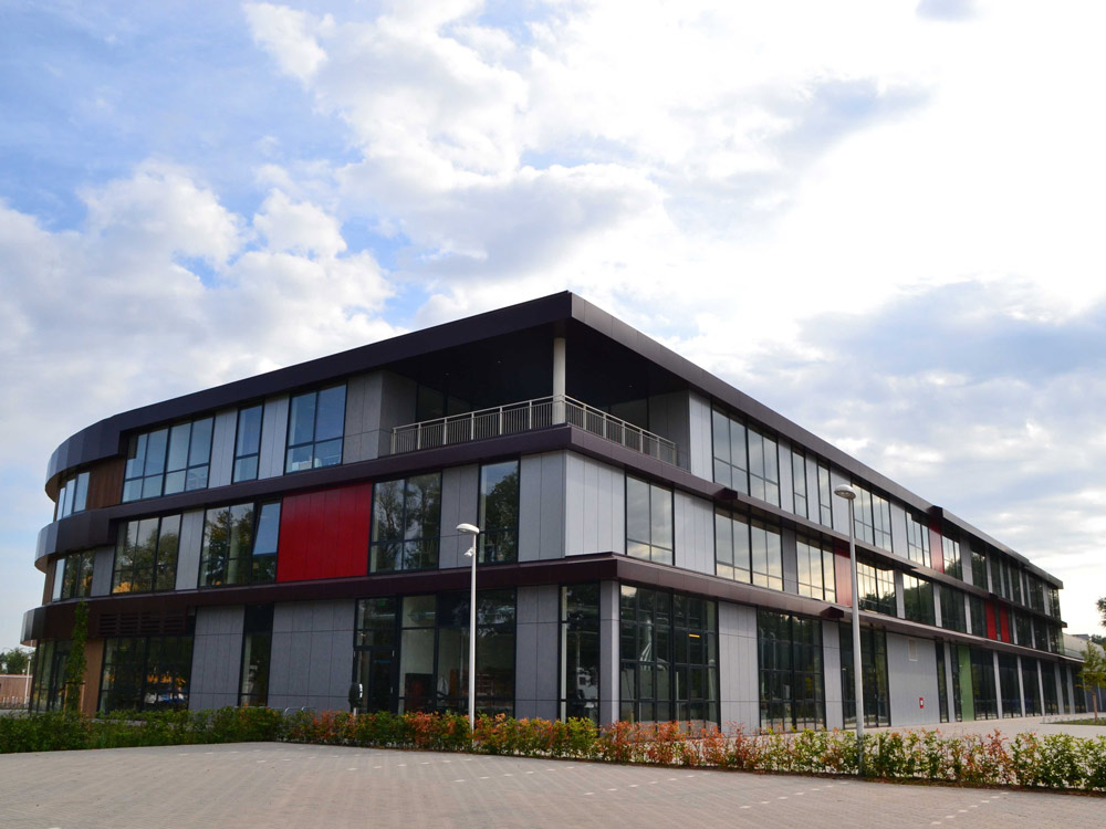 new building of C.T. Stork College: industrial character with straight lines on the urban site