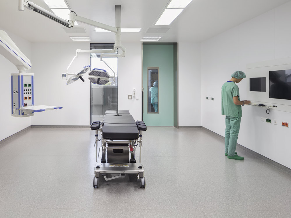 Flooring to provide ergonomic comfort in the operating theatre