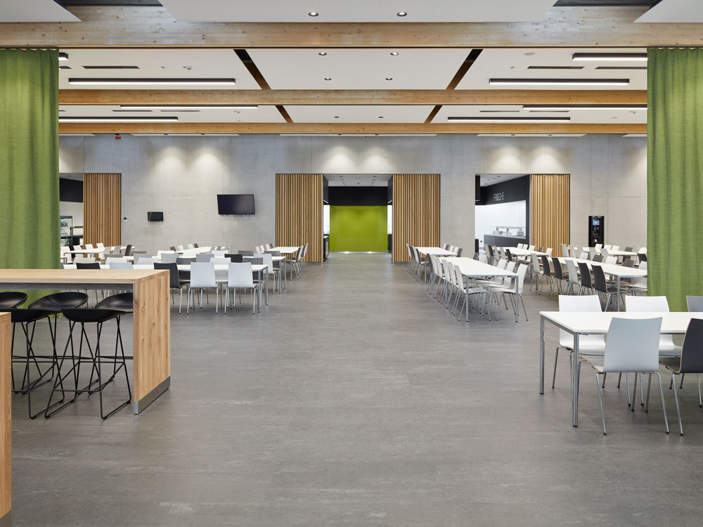 Bodenbelag mit Reliefstruktur im BMW Betriebsrestaurant