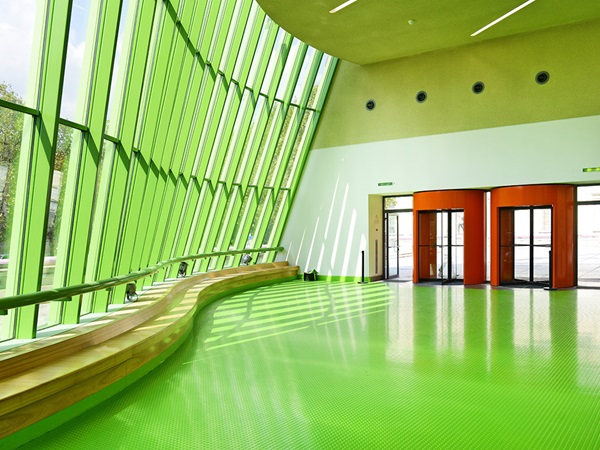 Grüner Noppenboden in der Staatsgalerie Stuttgart