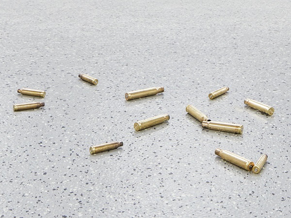 Patronen auf norament 945 Boden für Schießhallen