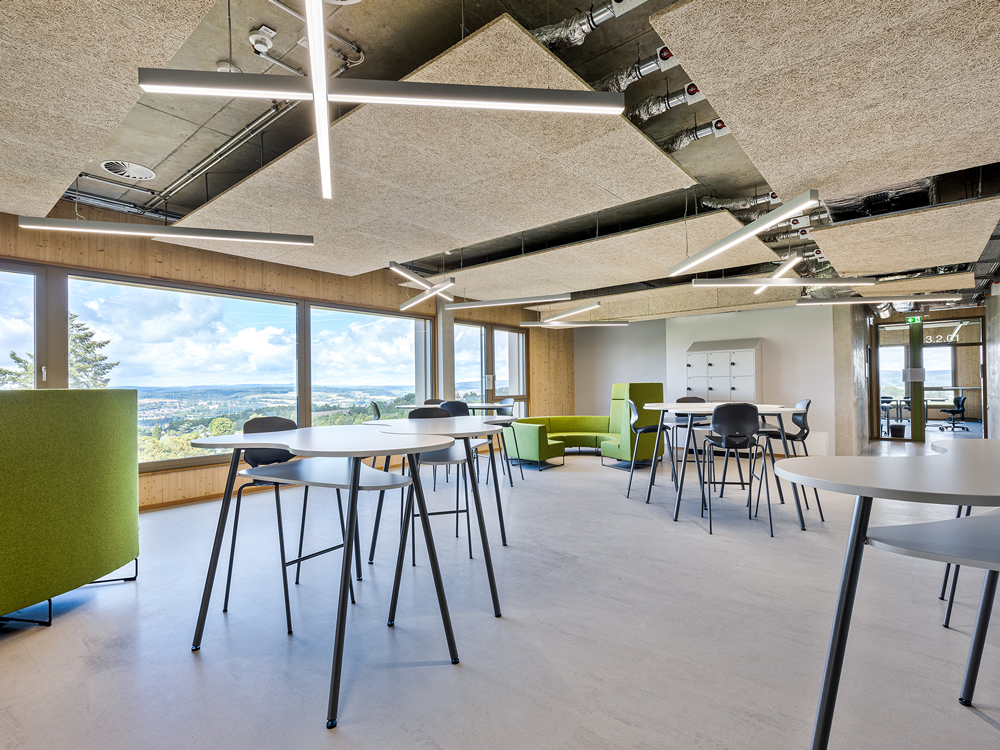 Schulneubau: Aufenthaltsbereich mit Panorama - THS Wetzlar