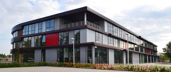 College C.T. Stork, Hengelo: Une référence pour nora revêtements de sol.