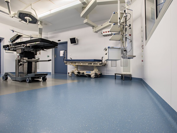 salle d'opération avec revêtement de sol noraplan signa ed