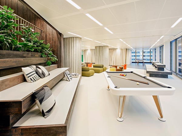 At the De Bijenkorf headquarters, employees