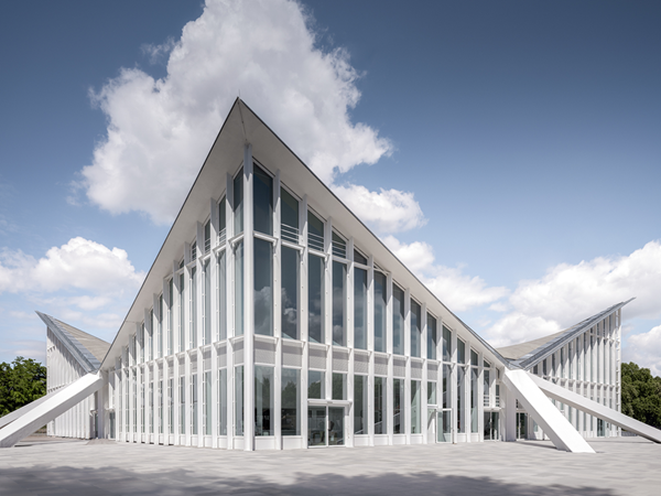 Außenaufnahme Hyparschale Magdeburg