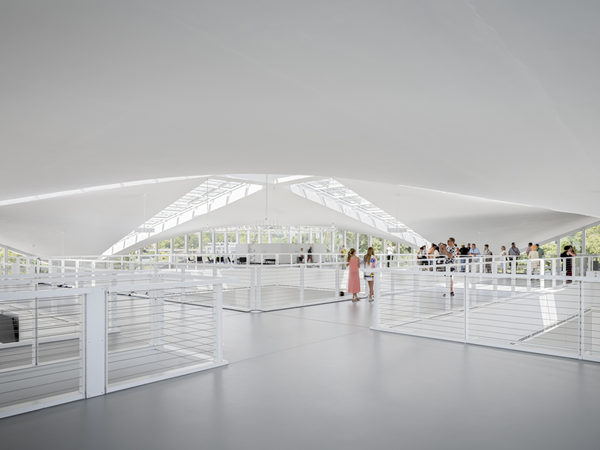 Obergeschoss Hyparschale: Brücken verbinden die Galerieebenen