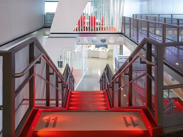 London Macquarie Bank